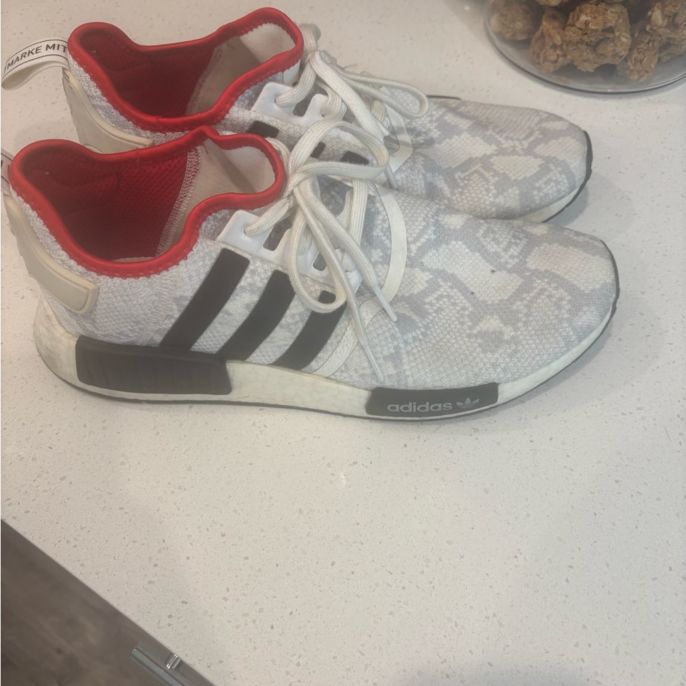 Adidas White and Red Sneakers Low-Top Mesh